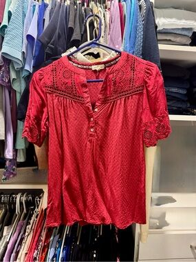 Women’s Maroon Lace Yoke Short Sleeve Blouse